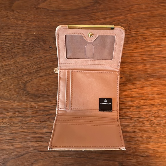 Safe Keeper Wallet - Picture 4 of 9